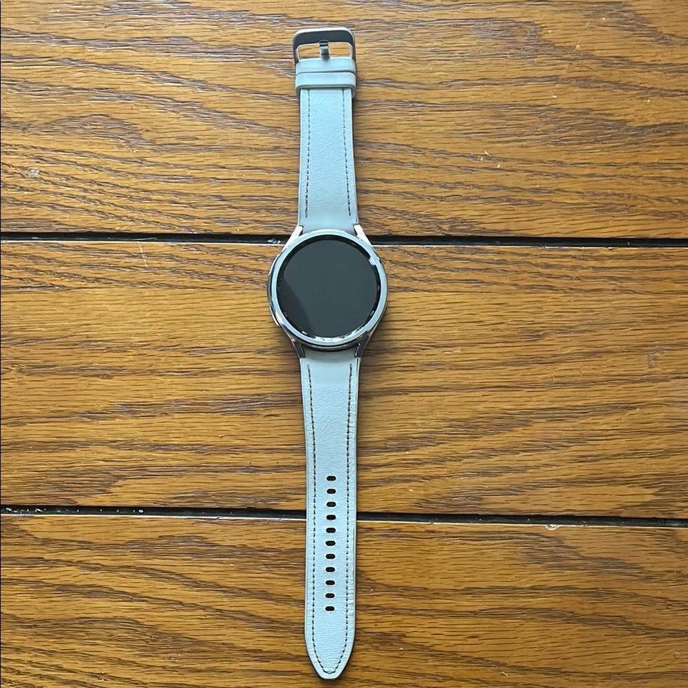 Samsung Galaxy Smart Watch - Silver Band 20mm. SN: R965U Sapphire Crystal LTE